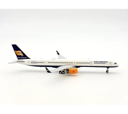 Icelandair Boeing 757-300W 1:400