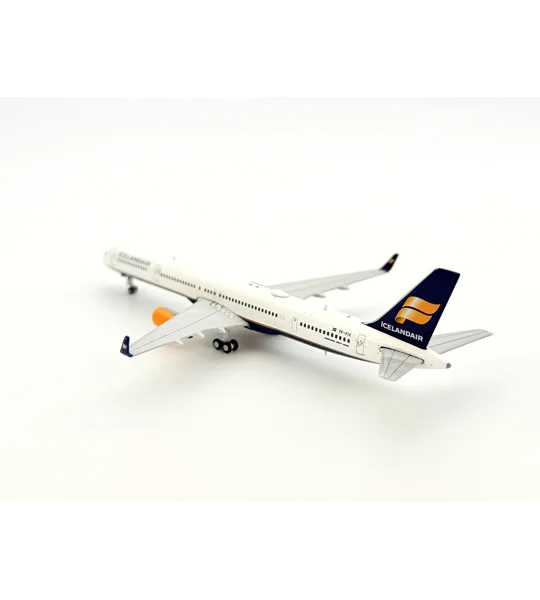 Icelandair Boeing 757-300W 1:400