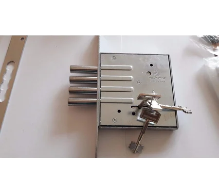 SECUREMME 2020 (Italy) 4-turns HIgh Security Double Bit Lever Lock
