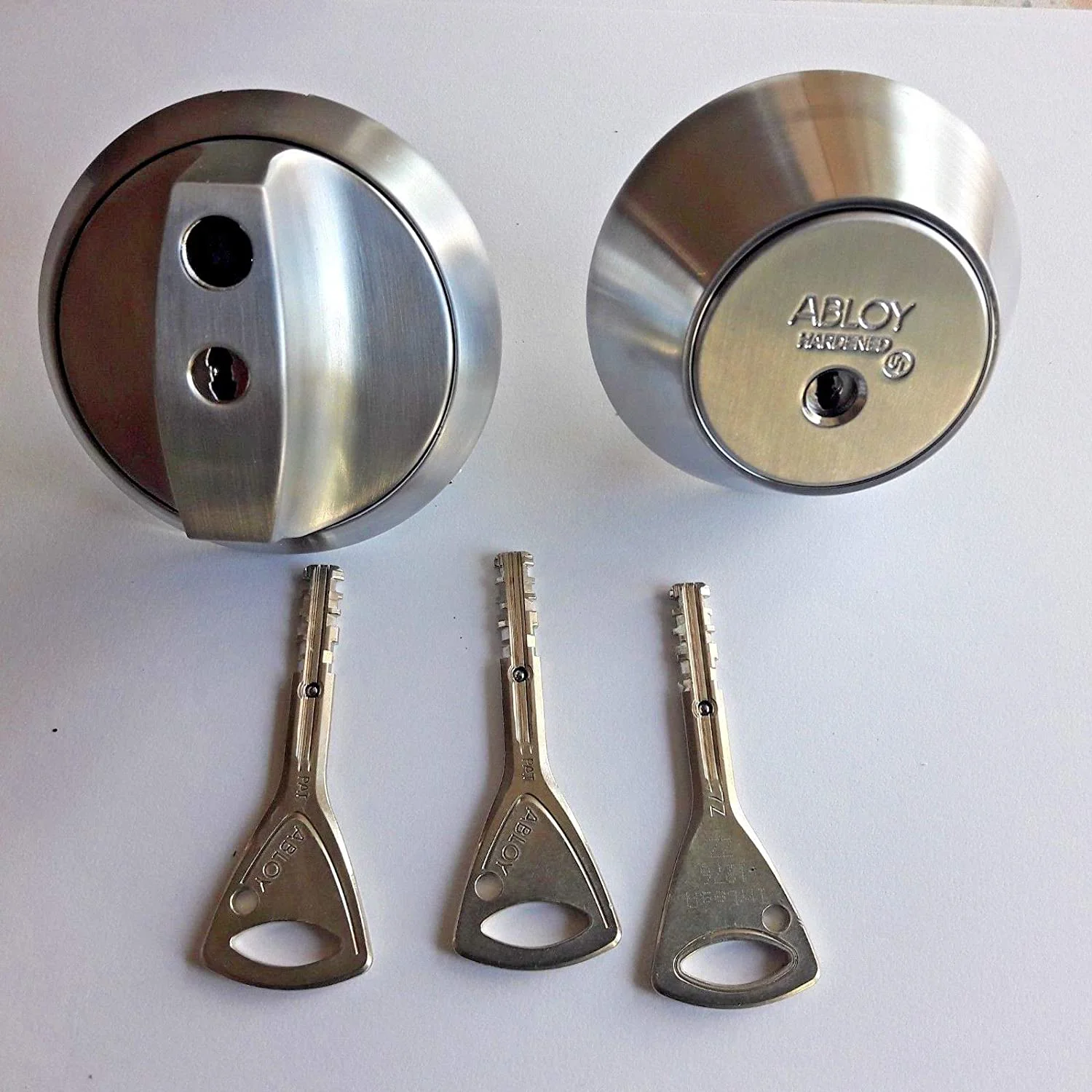 Two Abloy PROTEC2 cylinder escutcheons with three keys