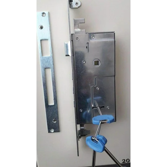 SECUREMME SC 2018(Italy) / 3- Point Locking Deadbolt Door Lock