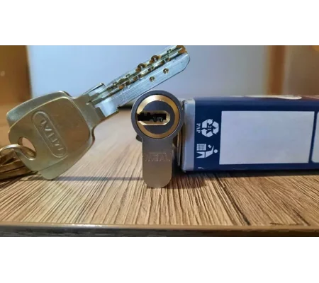 METAL 9J2x1 High Security Lock With 4 Keys/ 9 Active Pins