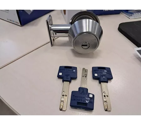 MUL-T-LOCK HERCULAR DEADBOLT - INTERACTIVE+/Single Cylinder /With 3 keys