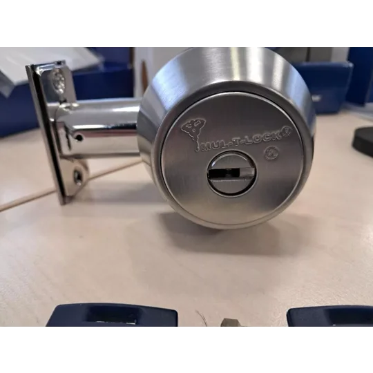MUL-T-LOCK HERCULAR DEADBOLT - INTERACTIVE+/Single Cylinder /With 3 keys