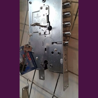 SECUREMME 2533 .Class 7 Door Lock .4-Turns