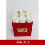 Cutie catifea cu trandafiri ..