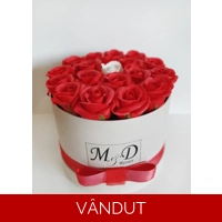 Cutii cu trandafiri de sapun M69