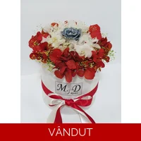 Cutie cu trandafiri eterni M75