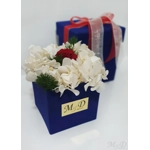 Cutie catifea cu trandafiri ..