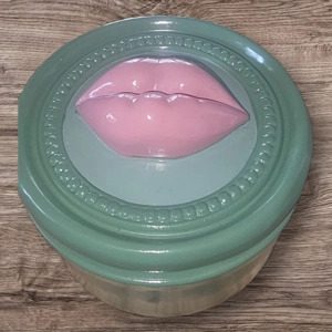 Lips candle