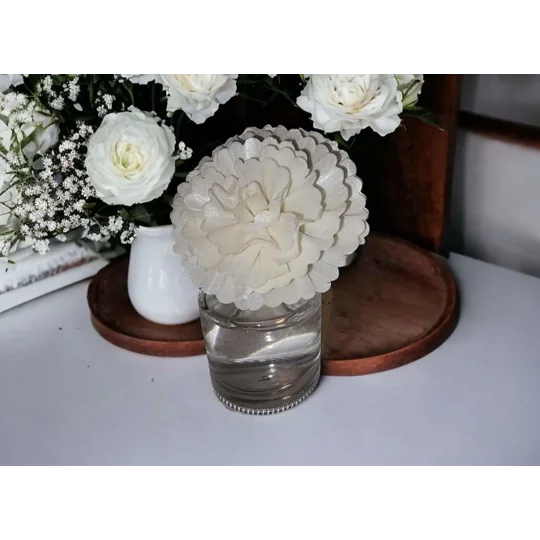 Fruity scented floral diffusers