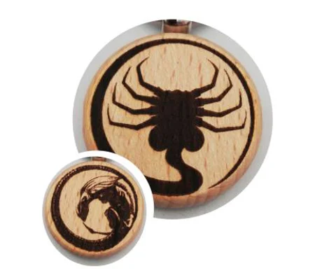 Alien Queen - Face Hugger laser engraved keyring