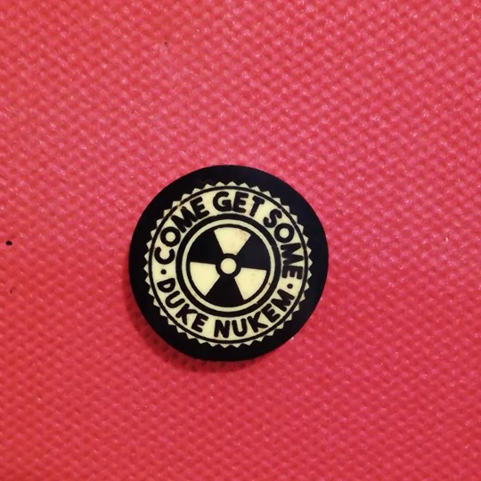 Duke Nukem pin badge - Come Get Some