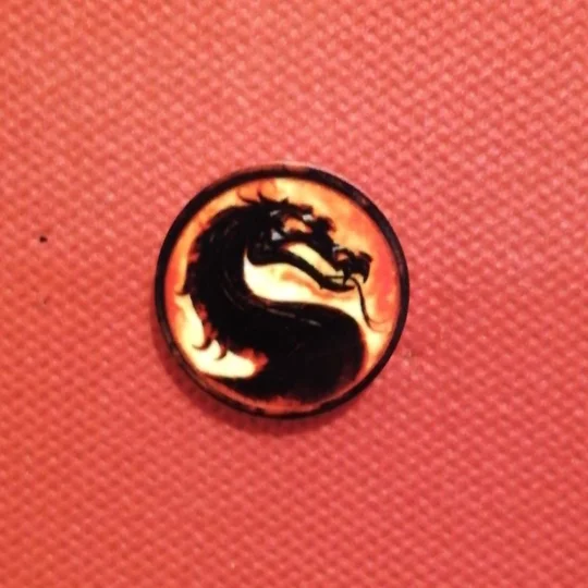 Mortal Kombat pin badge