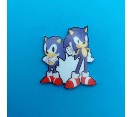 Sonic the Hedgehog - Classic and Modern Sonic's pin badge