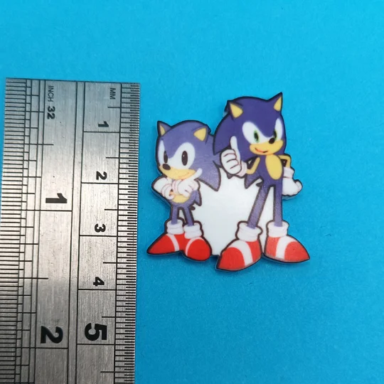 Sonic the Hedgehog - Classic and Modern Sonic's pin badge
