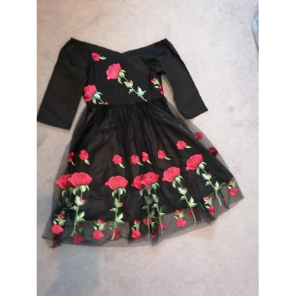Ladies Beautiful Dress Size M Ladies Beautiful Dress Size M