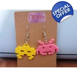 Space Invaders Yellow & Pink Retro 3D ..