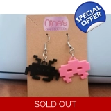 Space Invaders Black & Pink Retro 3D P..