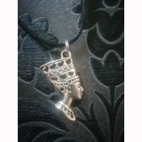 queen nefertiti choker