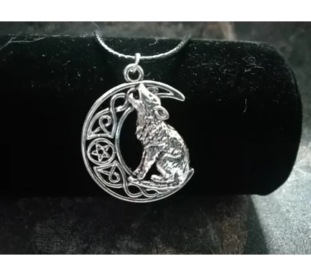 howling at the moon choker