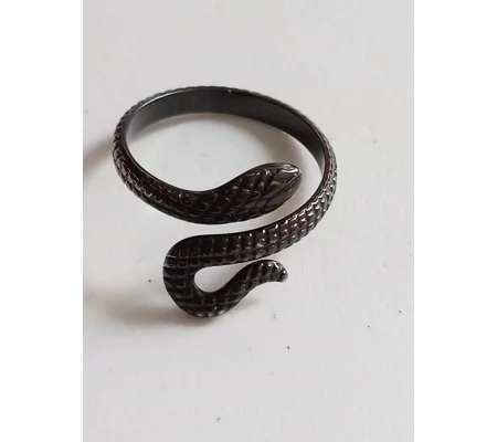 Serpentine Snake Ring
