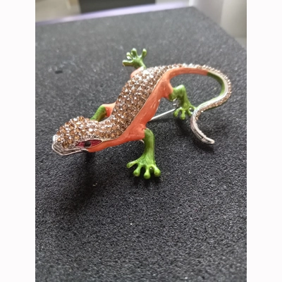Gecko pin brooch
