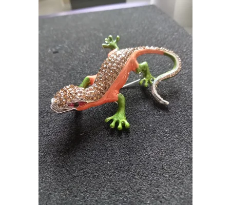 Gecko pin brooch