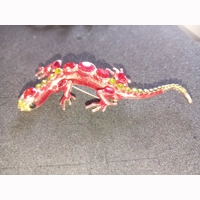 Red lizard pin brooch