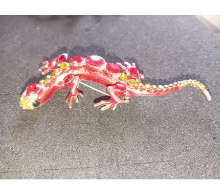Red lizard pin brooch