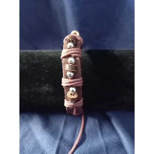 Leather and beads adjustable bracelet