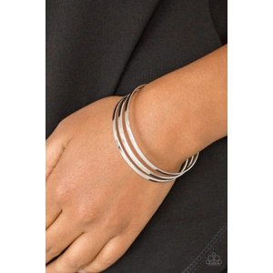 B32 - Sleek Street Silver