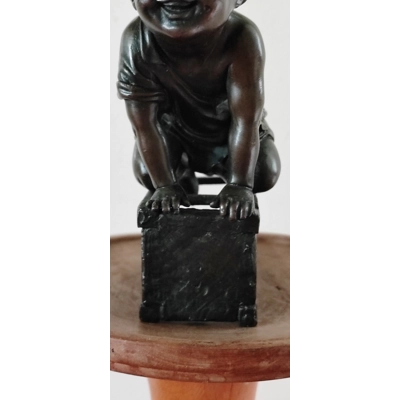 Alte bronzene Figur von bekannten Spanischen Künstler Juan Clara spielendes Kind