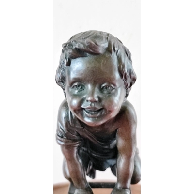 Alte bronzene Figur von bekannten Spanischen Künstler Juan Clara spielendes Kind