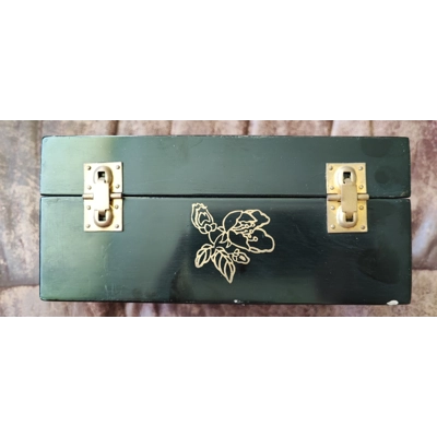 Seltene Vintage Schatulle, Japan. Mit Jade inkrustiert.