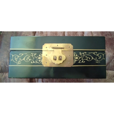 Seltene Vintage Schatulle, Japan. Mit Jade inkrustiert.