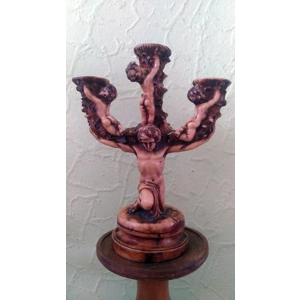 Alte Kerzenständer aus Kunst..