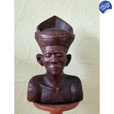 Antike Holzstatue des ägyptischen Pharaos