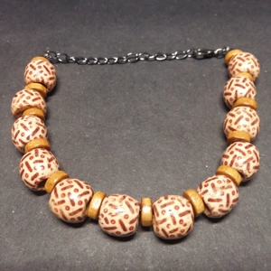 Pine 10mm 'Basket' Bead Brac..