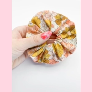 Retro Floral Scrunchie