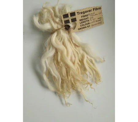 Light blond wavy wool locks