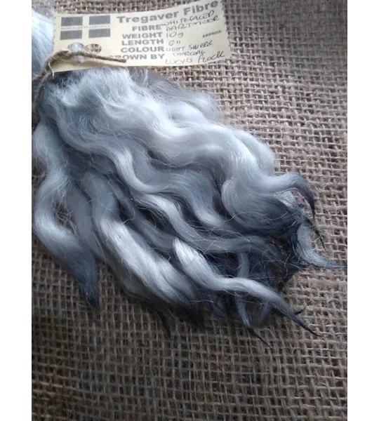 Wavy mini wool locks, hand dyed in light silver & charcoal, 6 approx length", 10g, White Faced Dart