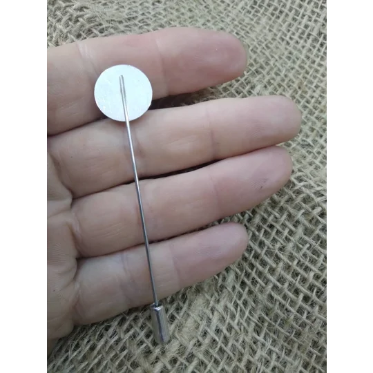 label brooch base