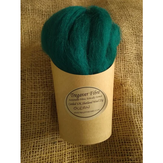 Combed UK Shetland Wool top dyed in Ocean Blue/Green Tones 25gones