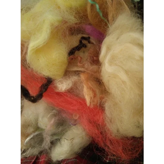 Wool and fibre Scraps for accenting or stuffing and core 20g