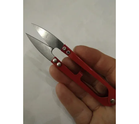 Scissors snips for snipping flyaway fibres