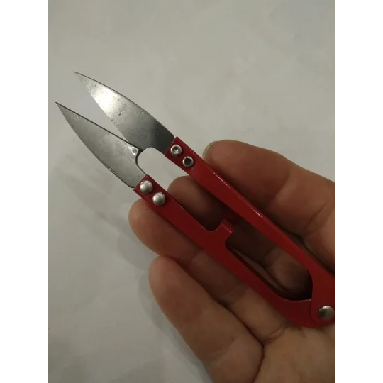 Scissors snips for snipping flyaway fibres