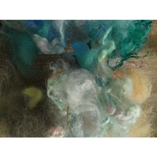 Wool and fibre Scraps for accenting or stuffing and core 20g