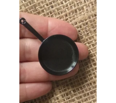 Miniature black metal frying pan, 3 size options, for crafting and props
