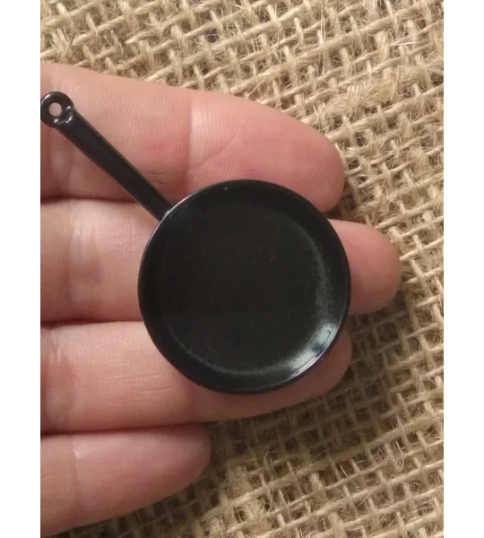 Miniature black metal frying pan, 3 size options, for crafting and props
